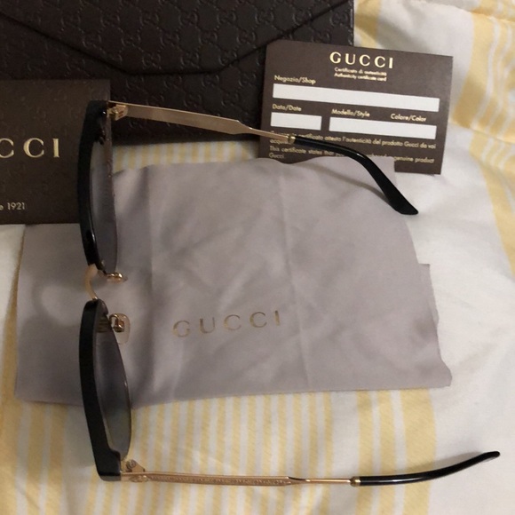 GUCCI WOMEN’S SUNGLASSES (Authentic) - Picture 3 of 11